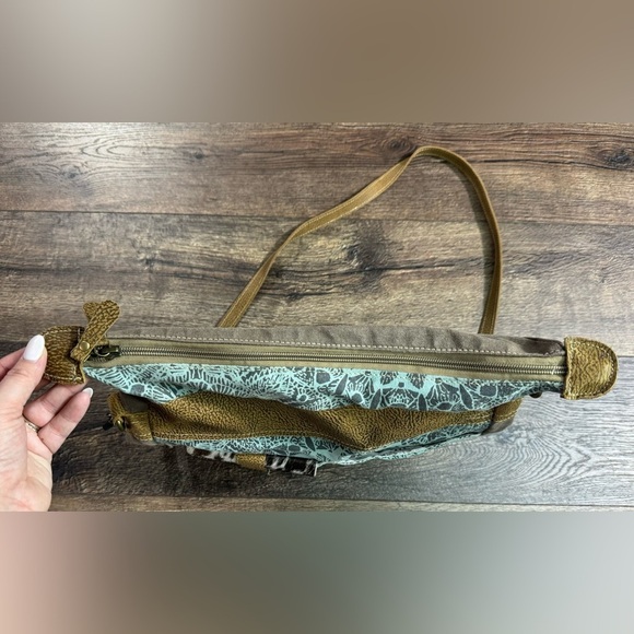 Myra Crossbody Bag - Picture 3 of 6